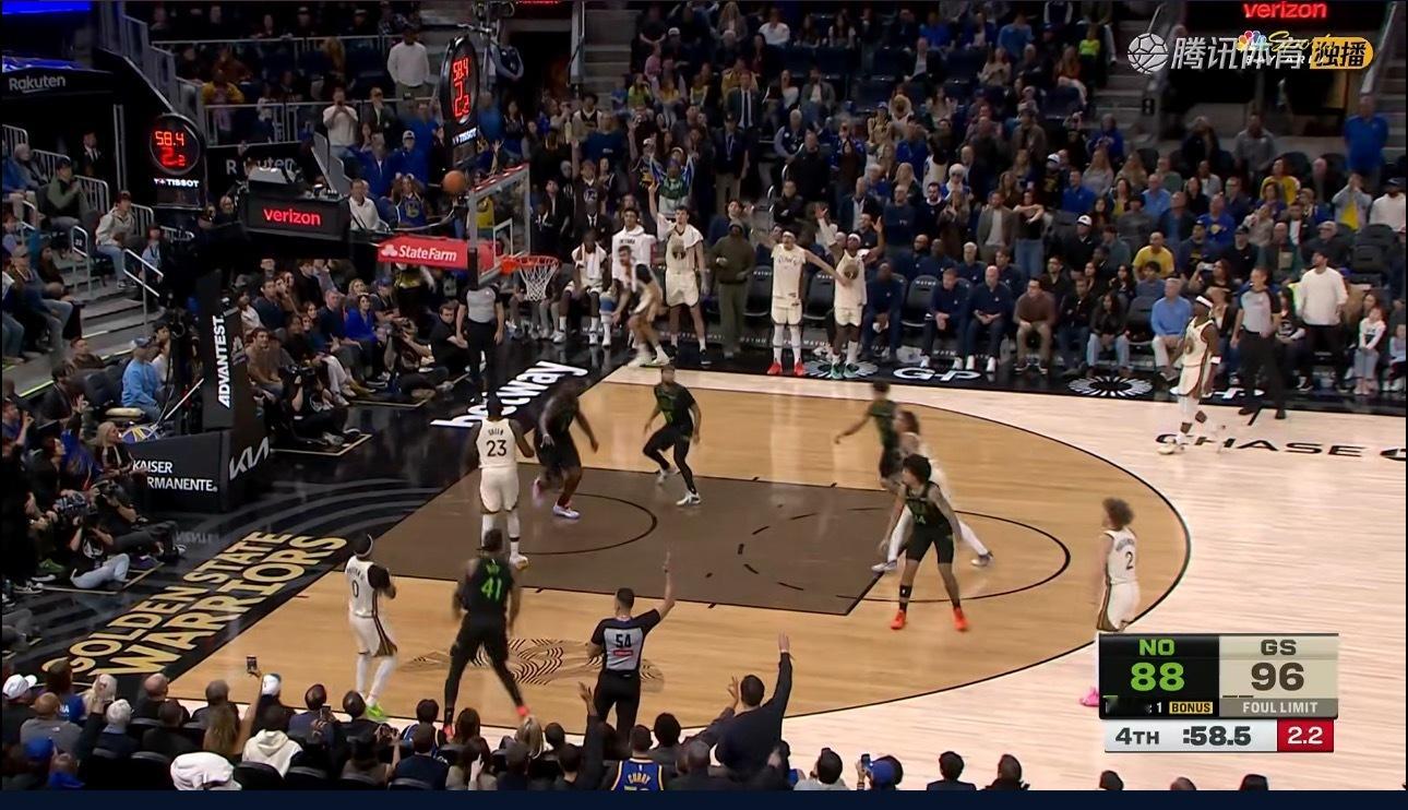 一锤定音，小佩顿命中三分 