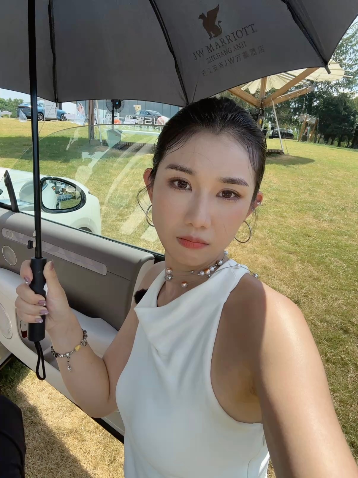 浙江真的又闷又热晒了一整天也忘记带防晒了刚收工直接吐了[柯基][柯基][柯基]真