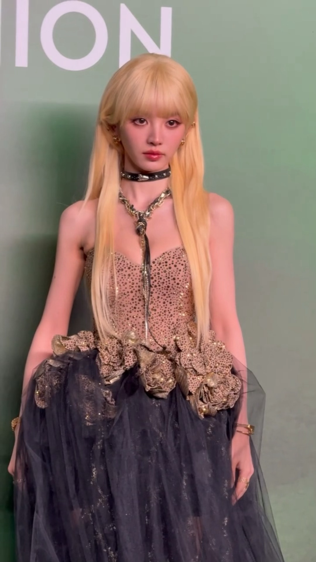 啊啊啊啊啊啊啊啊！这个金发细微！田曦薇齐刘海金发造型 ​​​