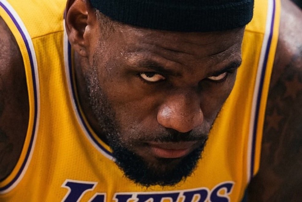 詹姆斯 勒布朗詹姆斯首节表现——4 分8 次助攻2 个篮板火箭vs湖人 詹姆斯创