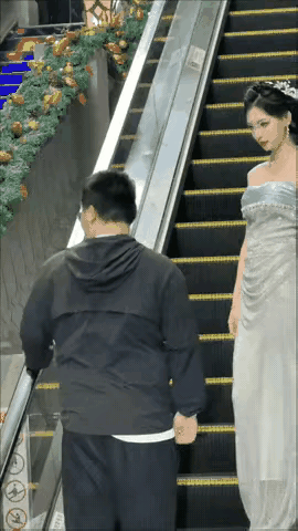 面对漂亮的女生，男生吓得一直后退，这是为什么吗？难道现在的男的都不近女色了吗？