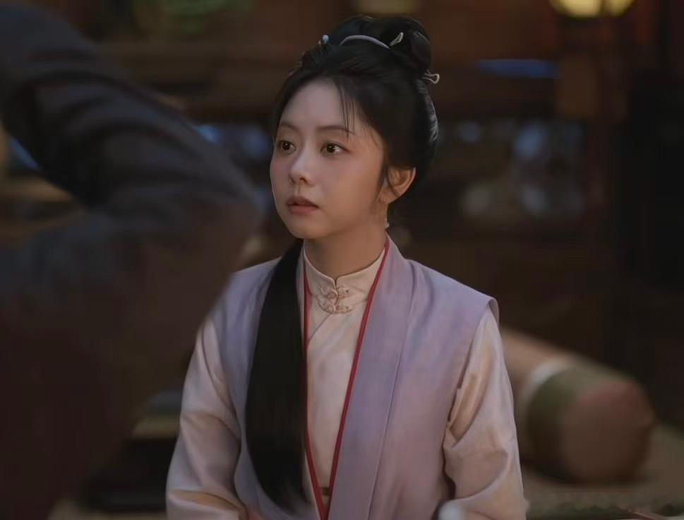 兰香如故酒杯吻兰香如故大爷装都不装了 这一段的镜头设计太妙，一杯酒串联起两个人的