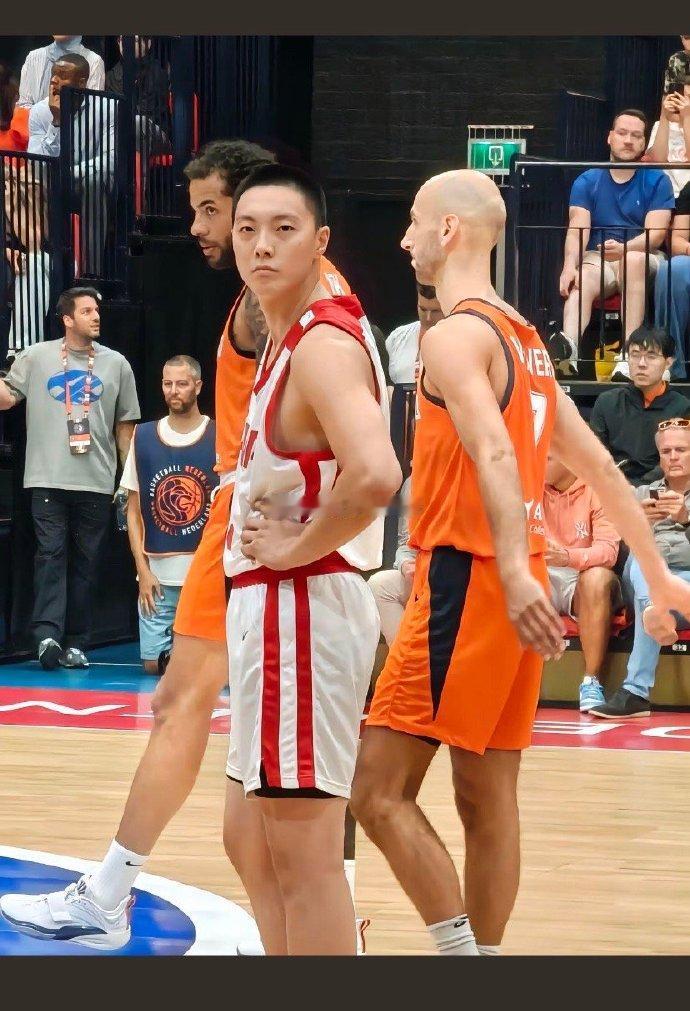 世界排名第30位的中国男篮险胜热身赛对手世界排名第51位的新西兰男篮，我觉得中国
