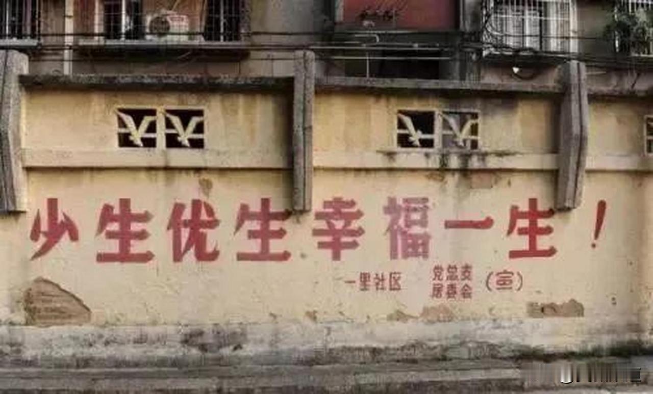 早上听了一篇书，关于生育，诺贝尔经济学奖得主Claudia Goldin的观点是