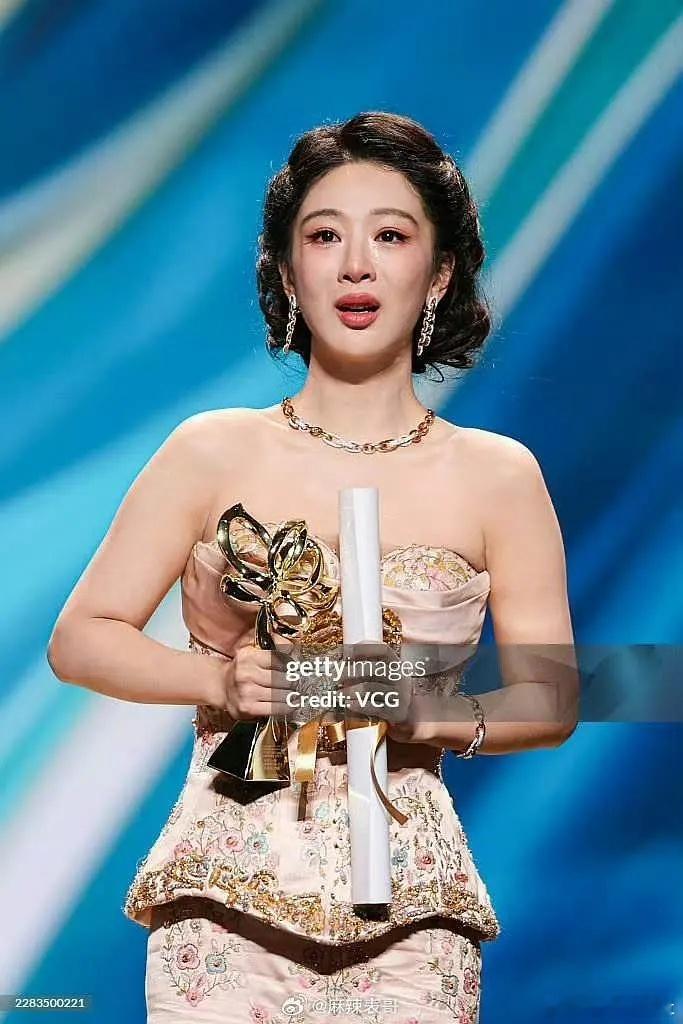 杨紫的演技真好 哭的两边都有红印子了 