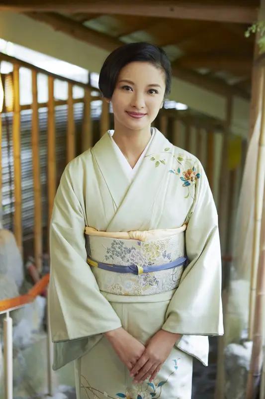高市早苗在竞选自民党总裁期间，其鲜明的极右翼立场确实引发了日本国内外舆论的广泛关
