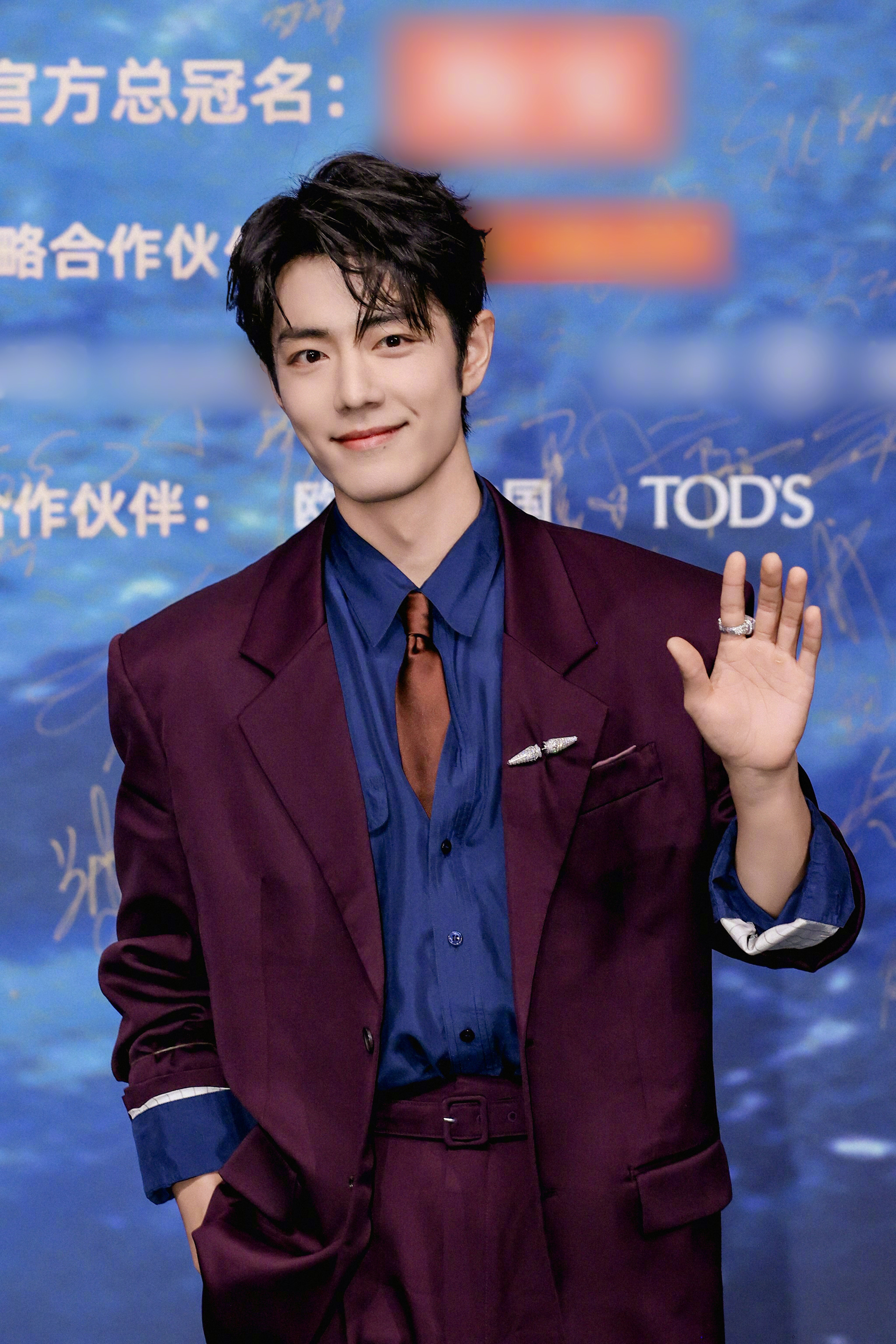 博君一肖 笑死了，微博之夜的官方微博发图为什么要马赛克冠名商、赞助商？这是卸磨杀