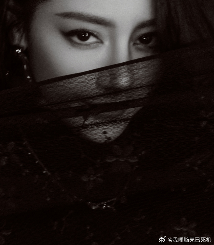 迪丽热巴甜意与锋芒同时发生迪丽热巴贺思慕两场约会 迪丽热巴甜意与锋芒同时发生，今