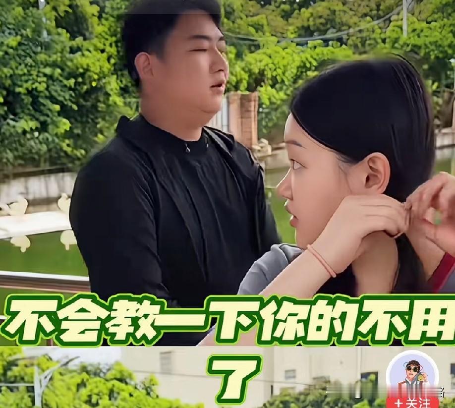 因为张家齐才关注全进华，发现他情商高还有边界感。
直播间里张家齐就像一个受宠的小