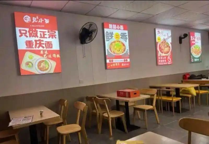 遇见小面回应遭大量会员退费近日，知名餐饮品牌“遇见小面”起诉南阳夫妻店“渝见小面