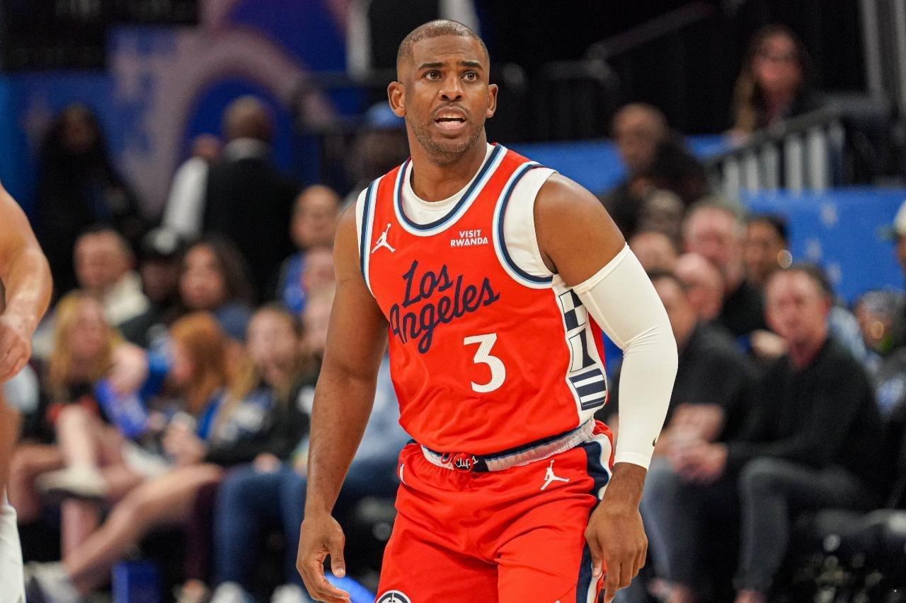 保罗也是晚节不保！40岁的保罗最后一个赛季还没打完，竟然被快船深夜遣送回家，这么