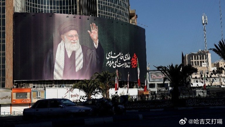 凤凰新闻【伊朗方面称哈梅内伊告别仪式被推迟】总台记者获悉，当地时间3月4日，伊朗