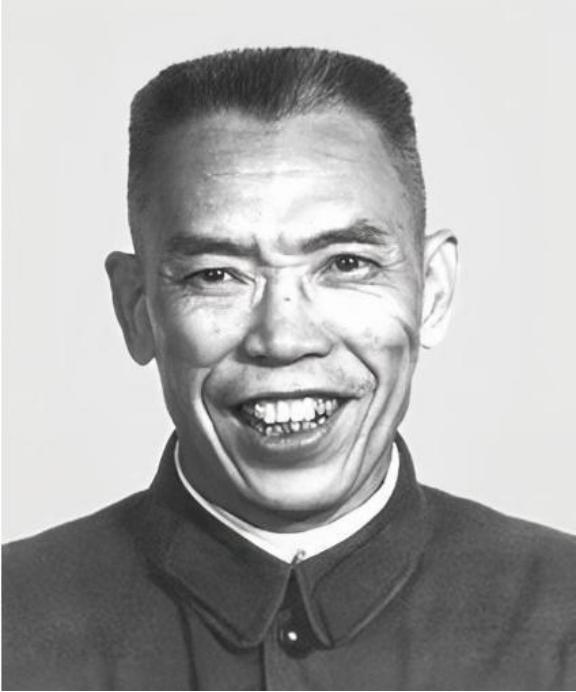 1973年，开国中将梁兴初在太原化工厂劳动改造，一次扫地被工人喊住：“梁师傅，我