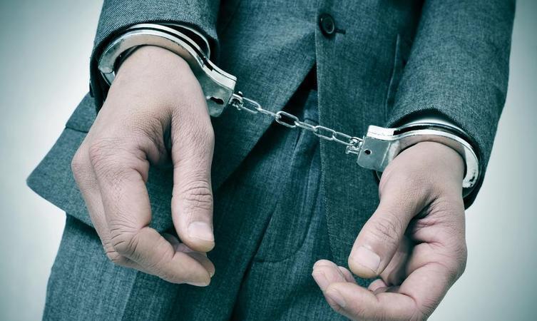 荆门麻城这起“气枪射杀田间老人”的事，目前警方还在调查，不便急着给嫌疑人定性。但