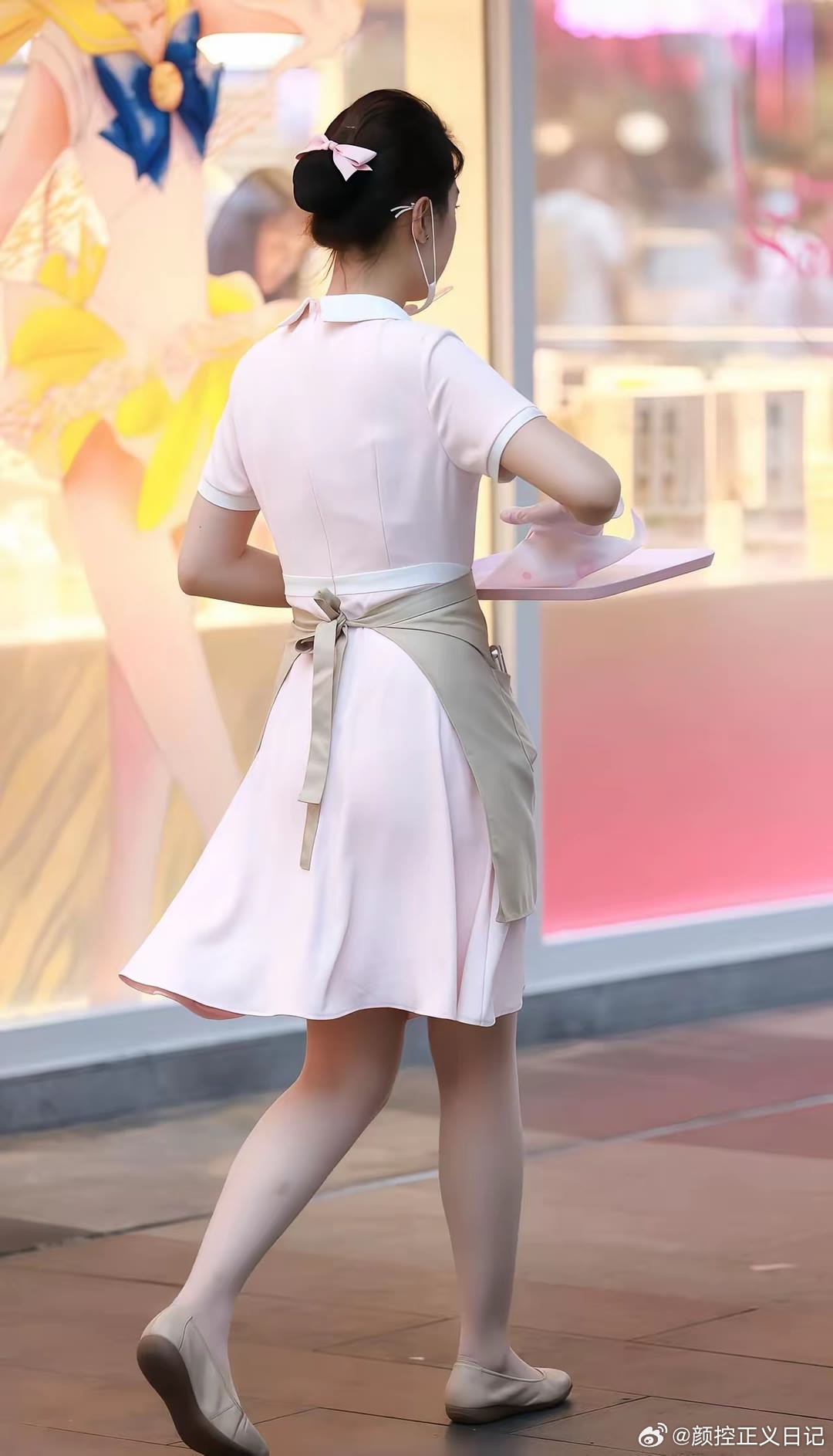 顶级街拍最美的街边风景美女绘梦长廊