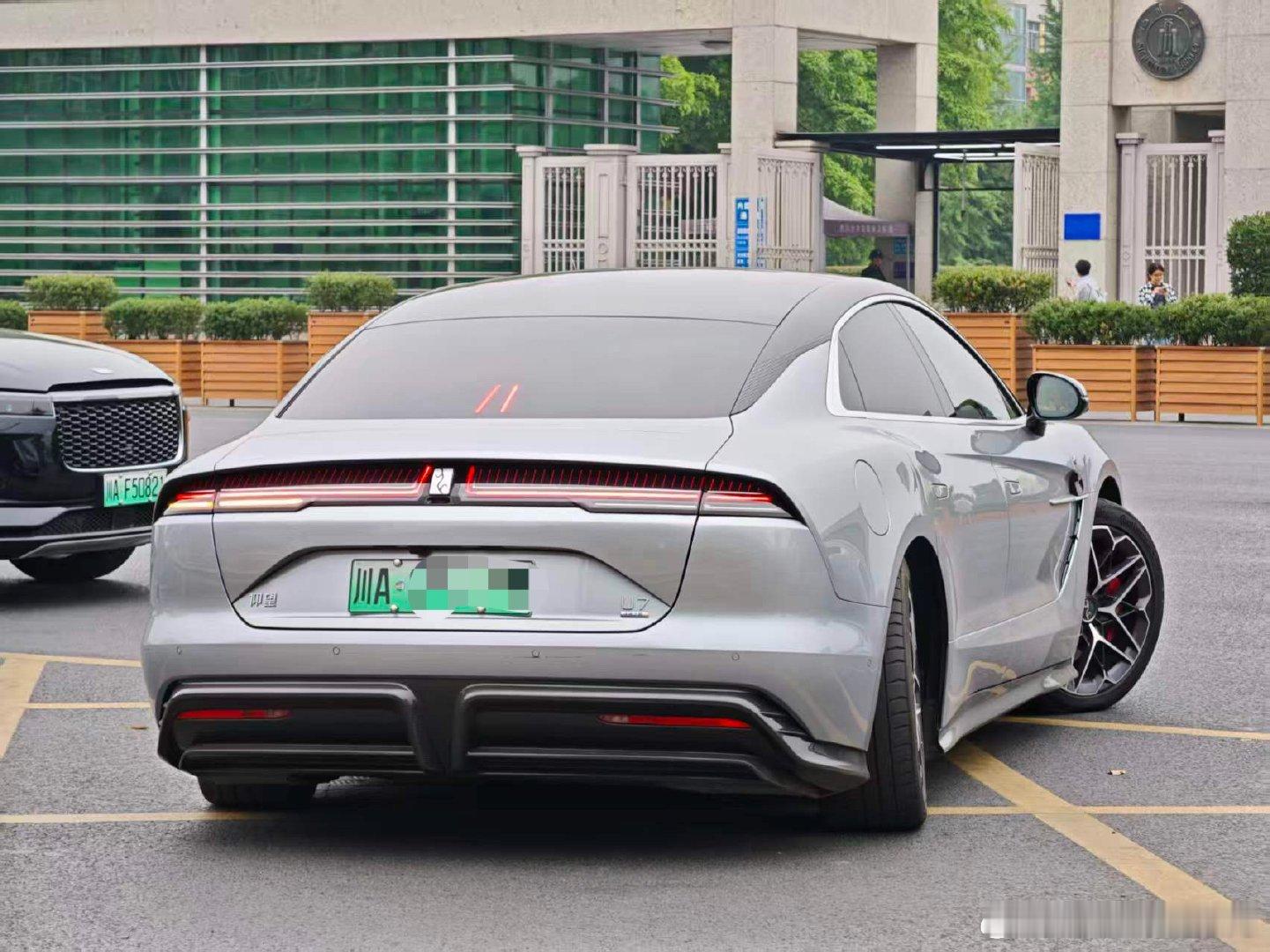U8送去保养了，开几天U7代步车 