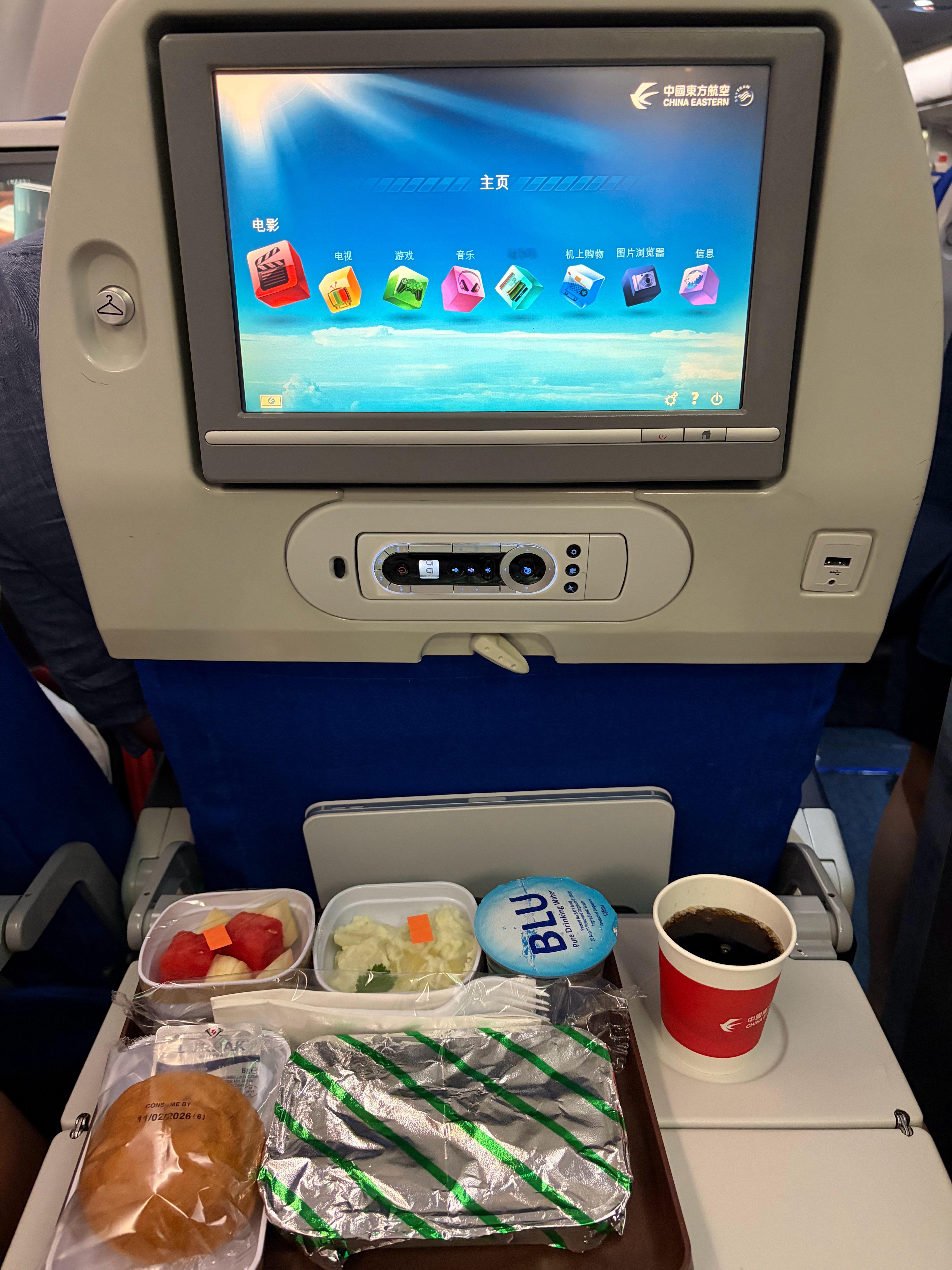 看屏幕就知道这330有些年头了，吃完睡觉