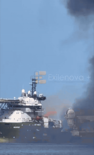 【💥重磅！乌军遥控自爆艇出击，索契港俄补给船遭重创！🚢💥】
