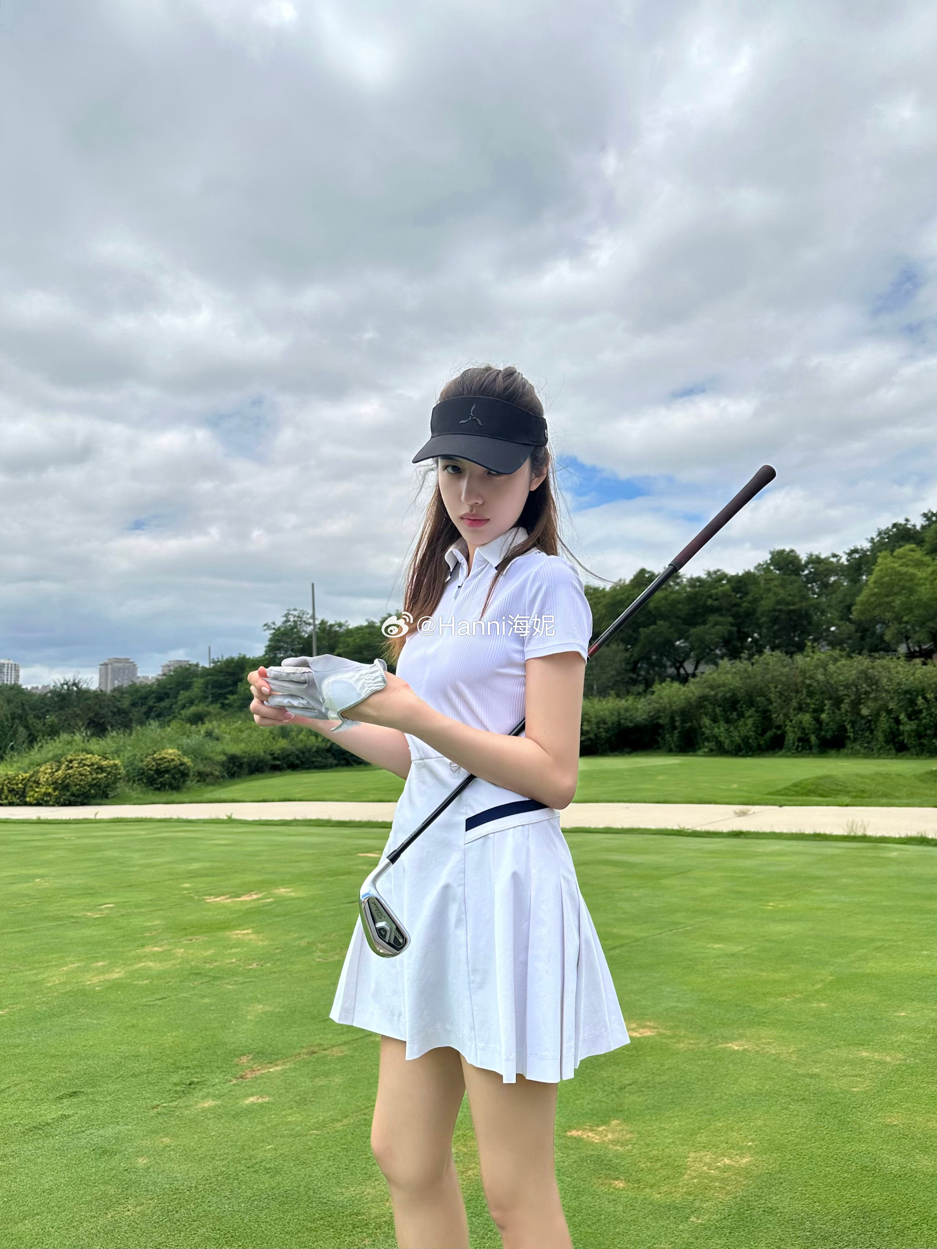 烈日炎炎 无忧亦无惧🏌️‍♀️ 今天果岭时髦精girl要跟着小球来一次奇幻大冒