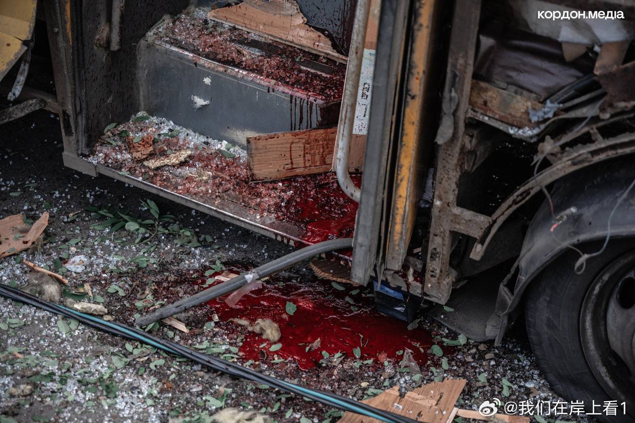 俄罗斯在苏梅袭击平民，已致5人死亡，30人受伤！ 