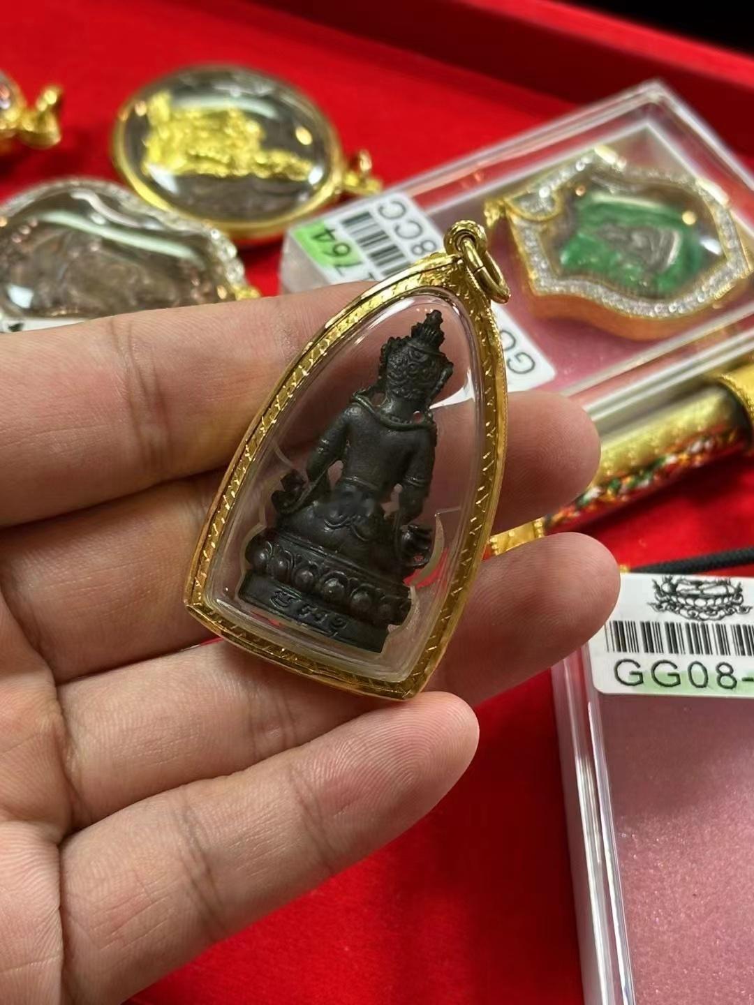 龙婆卡贤2518“阿瓦罗”制作999尊泰国能量佛牌