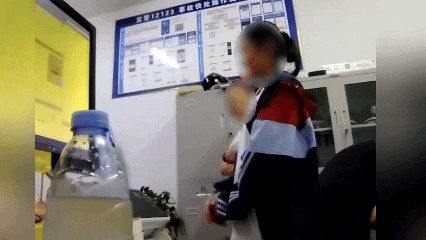 凌晨1点，芜湖一初中女学生来到派出所报警……
"警察叔叔，我要报案！我被骗了！"