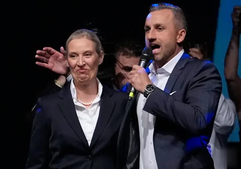 欧洲政坛震荡！
德国政党胜选，俄罗斯政要直言：它将重塑德国与欧洲。
 
德国萨克