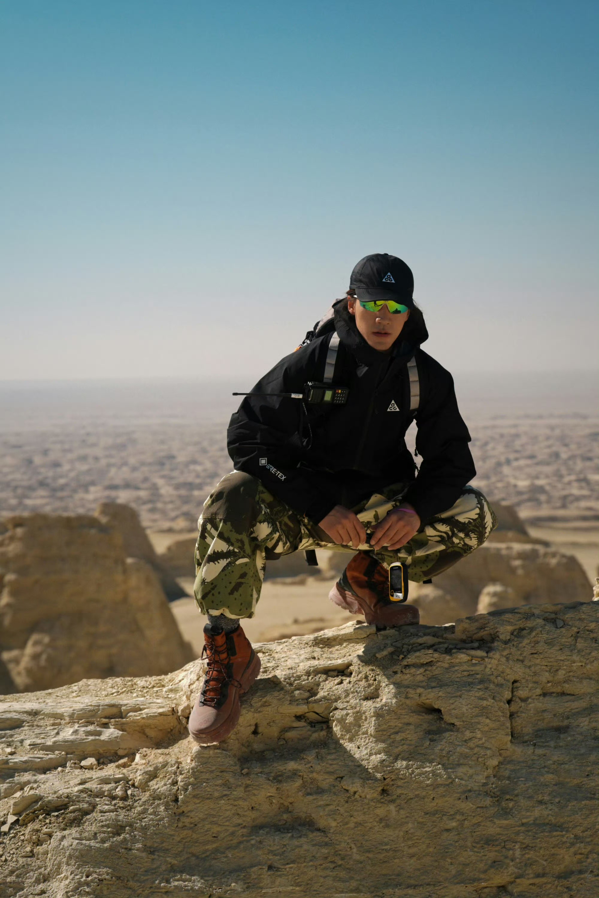 此沙说自己是自然之子逛个店都能把户外装备玩出花，这对山野的向往都快溢出屏幕了，这