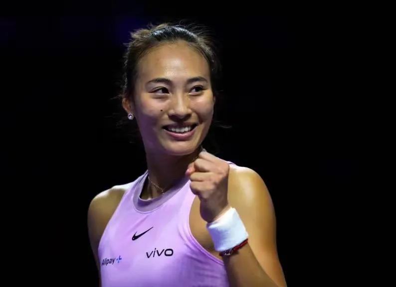 二比零！郑钦文赢啦！
  祝贺！！！