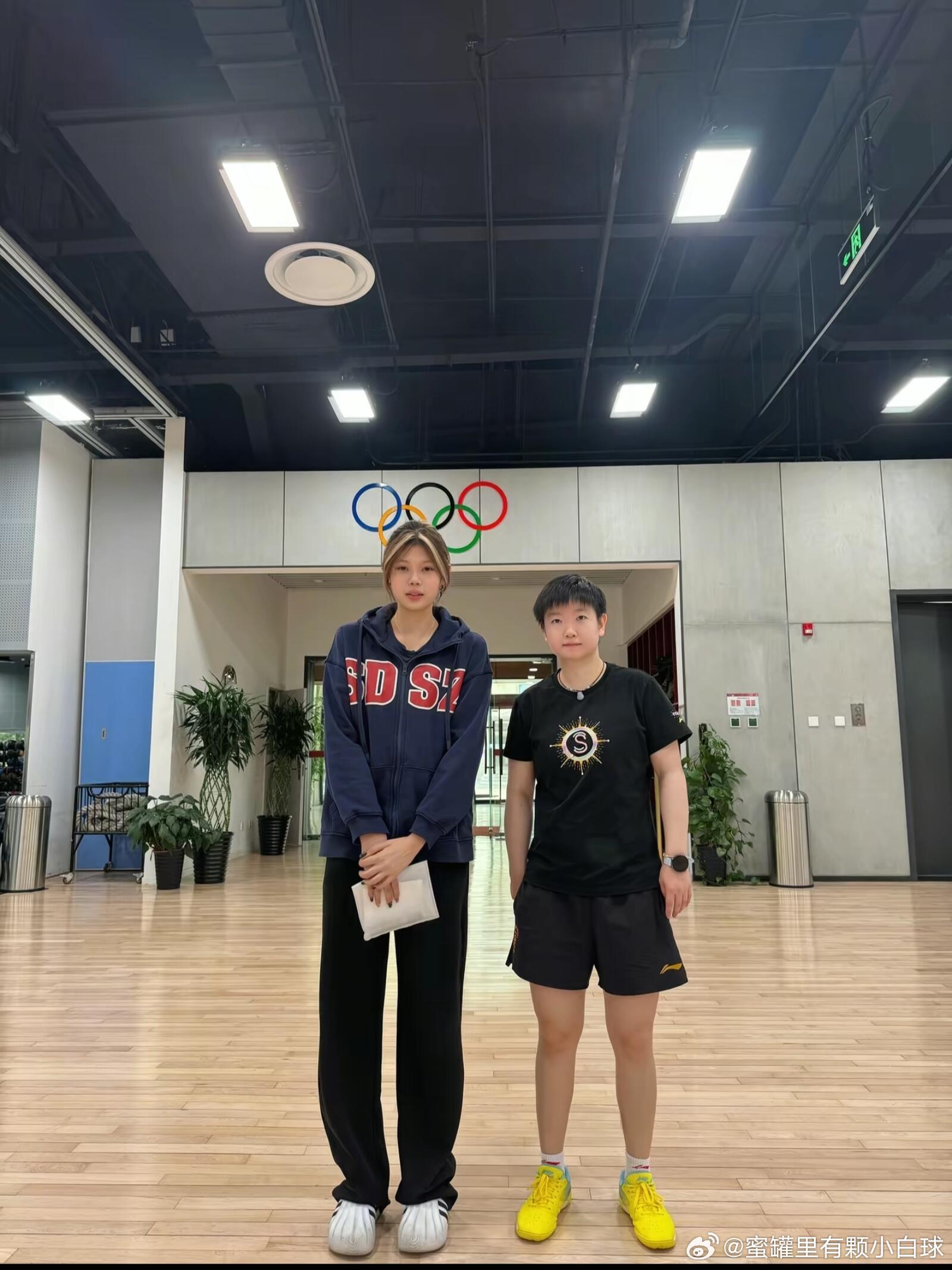 藏藏藏，我们小莎把新手链藏起来啦