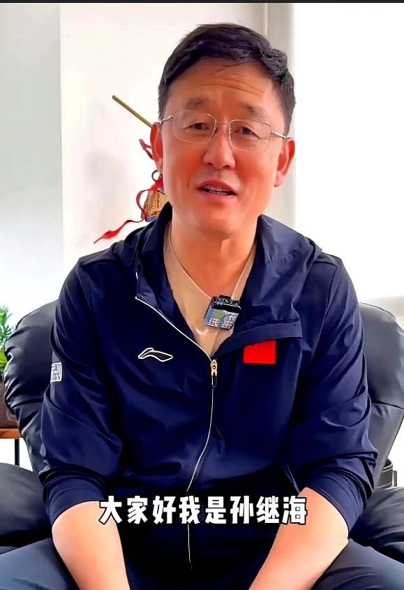这次清徐U13邀请赛一摆出来，场外先热闹了。
孙继海把队伍真正推上赛场，却没把董