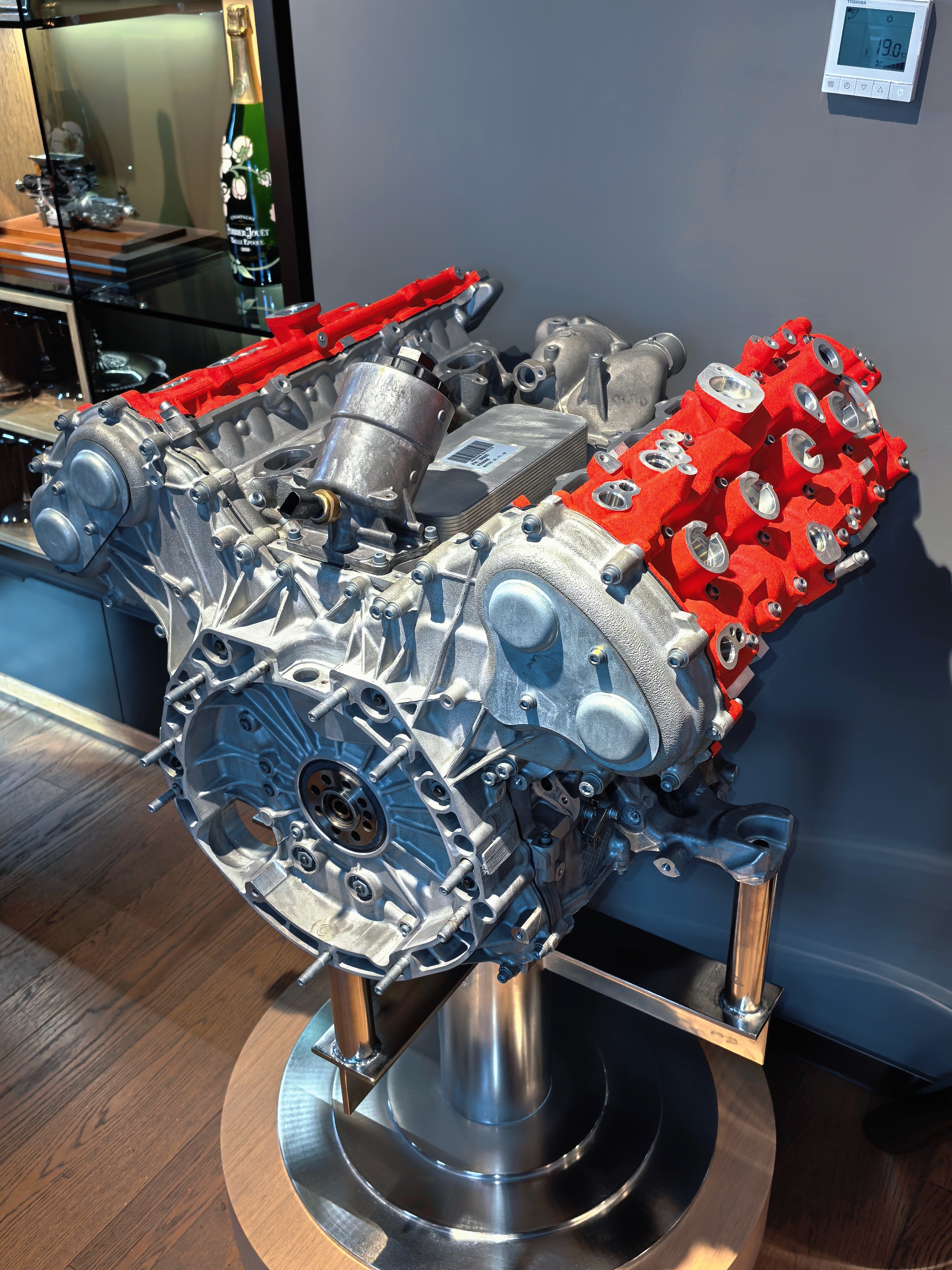 买一台法拉利发动机摆家里是不是挺好看的？ 