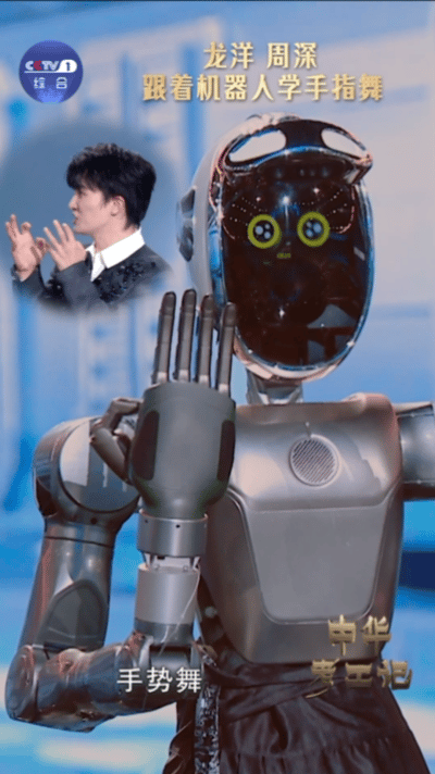 周深手势舞看会了学废了 主持人：小拇指和食指！周深：🤘！这理解没毛病，就是跟要