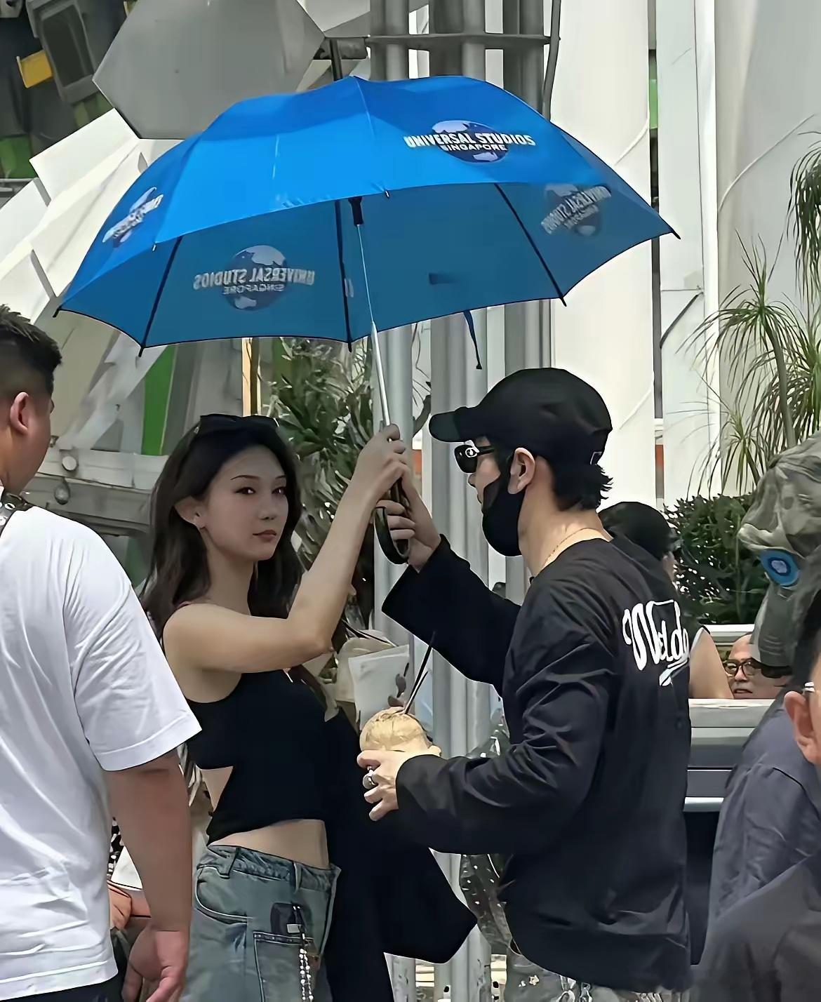 黄晓明，登上热搜。8月2日，48岁的黄晓明引发热议，这次不是因为给他生下女儿的叶