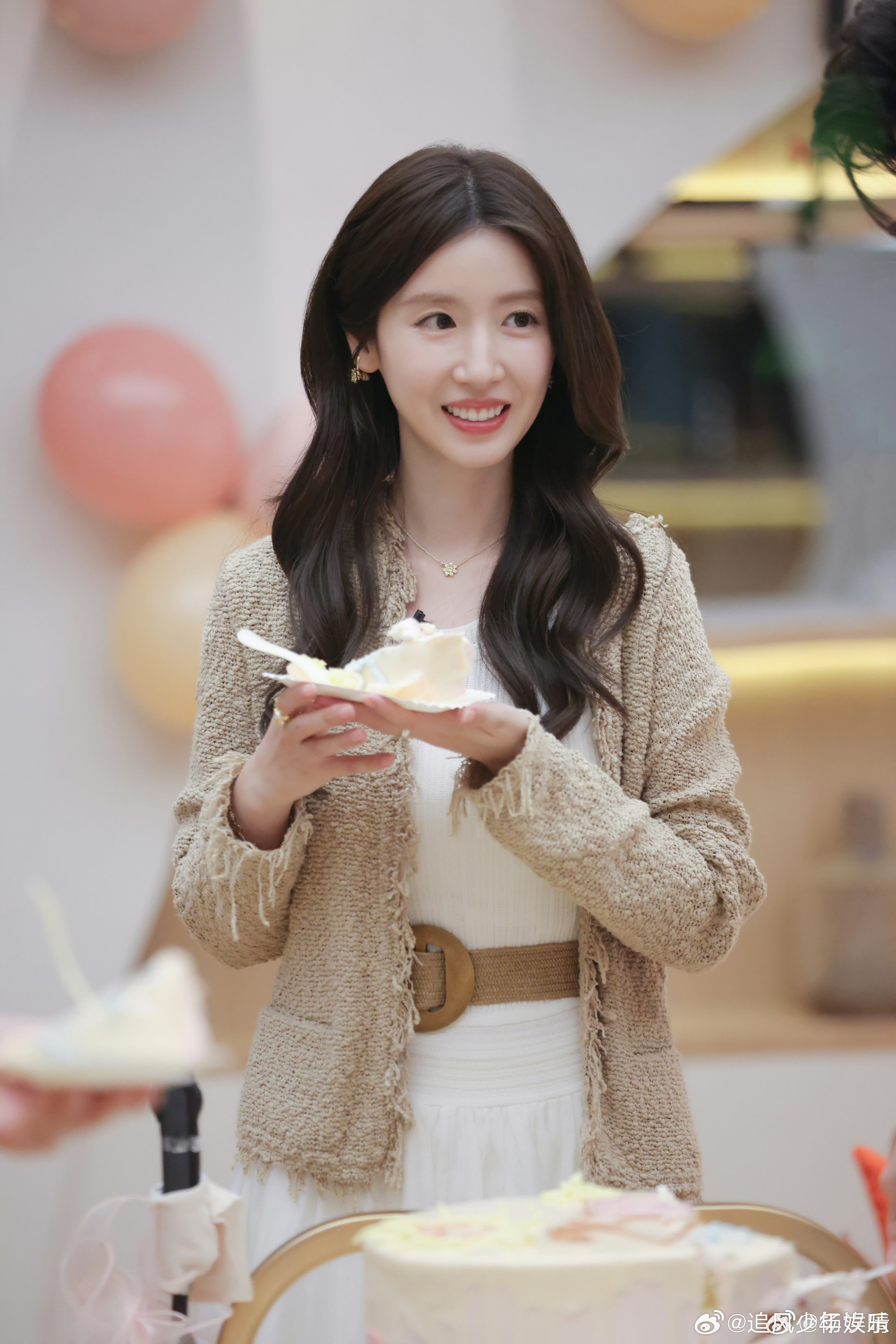 卓晴CP新综官宣杨汝晴侯卓成又上新综艺了初入职场金融季 职场新鲜感十足，卓晴CP