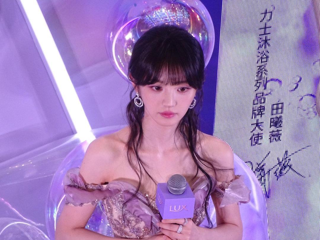 田曦薇偶遇一次就记住了粉丝田曦薇美神降临 