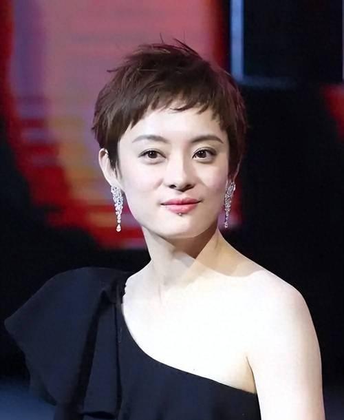 孙俪生图真实出圈！不刻意瘦成纸片人，终于看懂健康身材的美
 
孙俪穿这么薄，上海