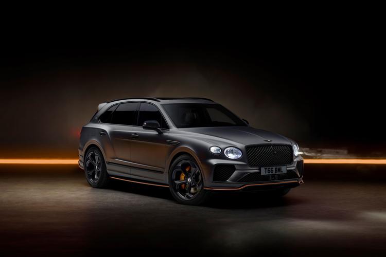 近日，宾利汽车对外发布了添越S炫黑版的官图，该车在现款基础上针对车身细节进行“黑