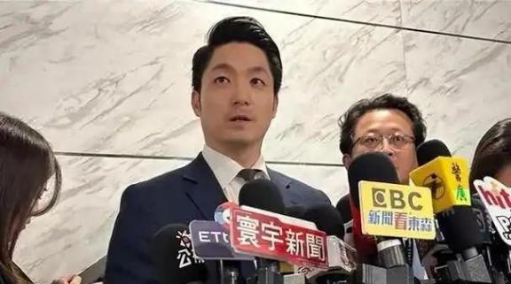 蒋万安曾再次亮明立场，坚持反对两岸统一，郑丽文也让中国人寒心了，这哪是普通政治表