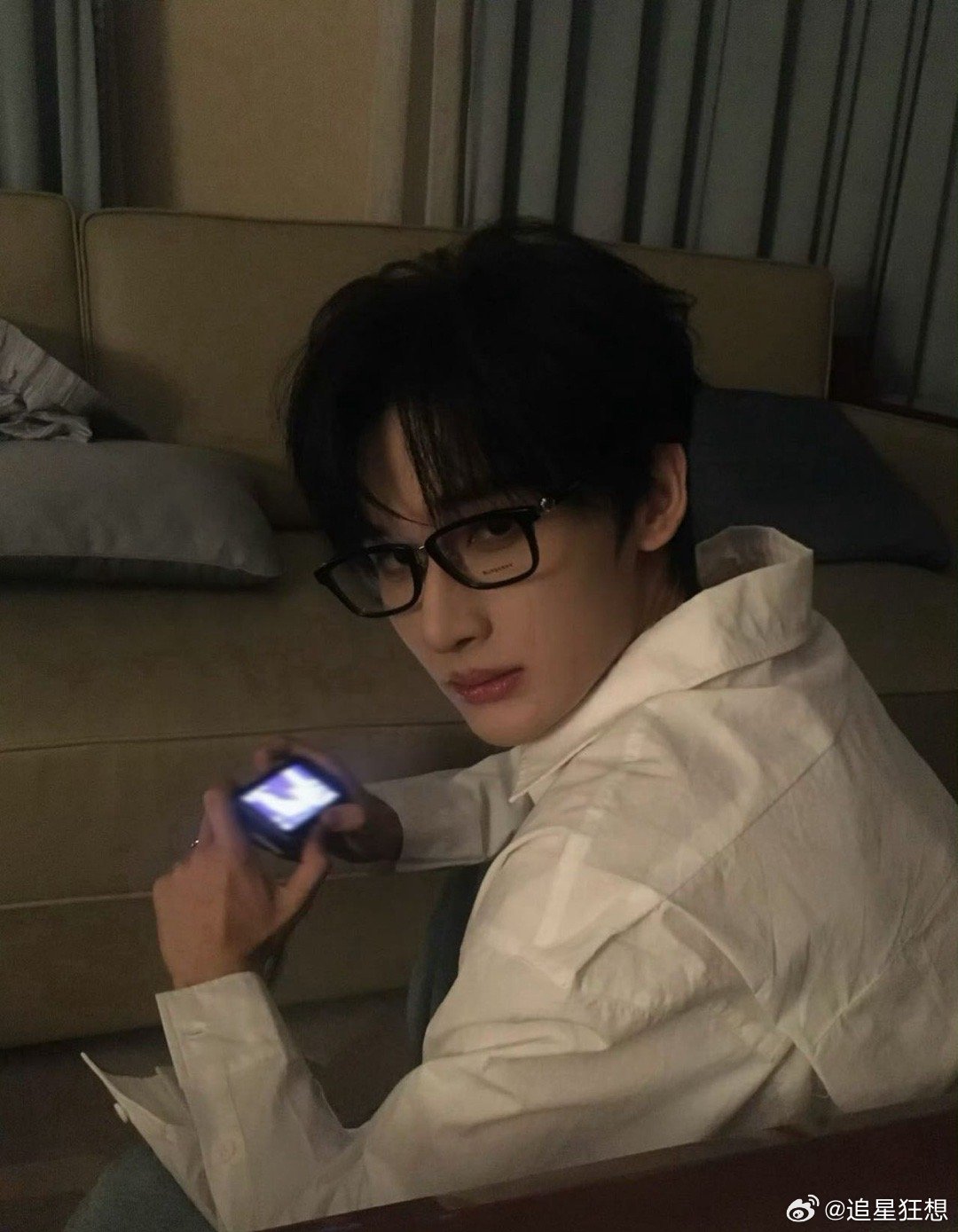 余宇涵官宣我们的爸爸2我们的爸爸19岁坐进观察室看别人当爹，余宇涵这体验卡领得太