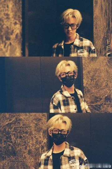 严浩翔从小跟了撕名牌 严浩翔在回忆中提到撕名牌的快乐，无疑让人感受到他对童年游戏