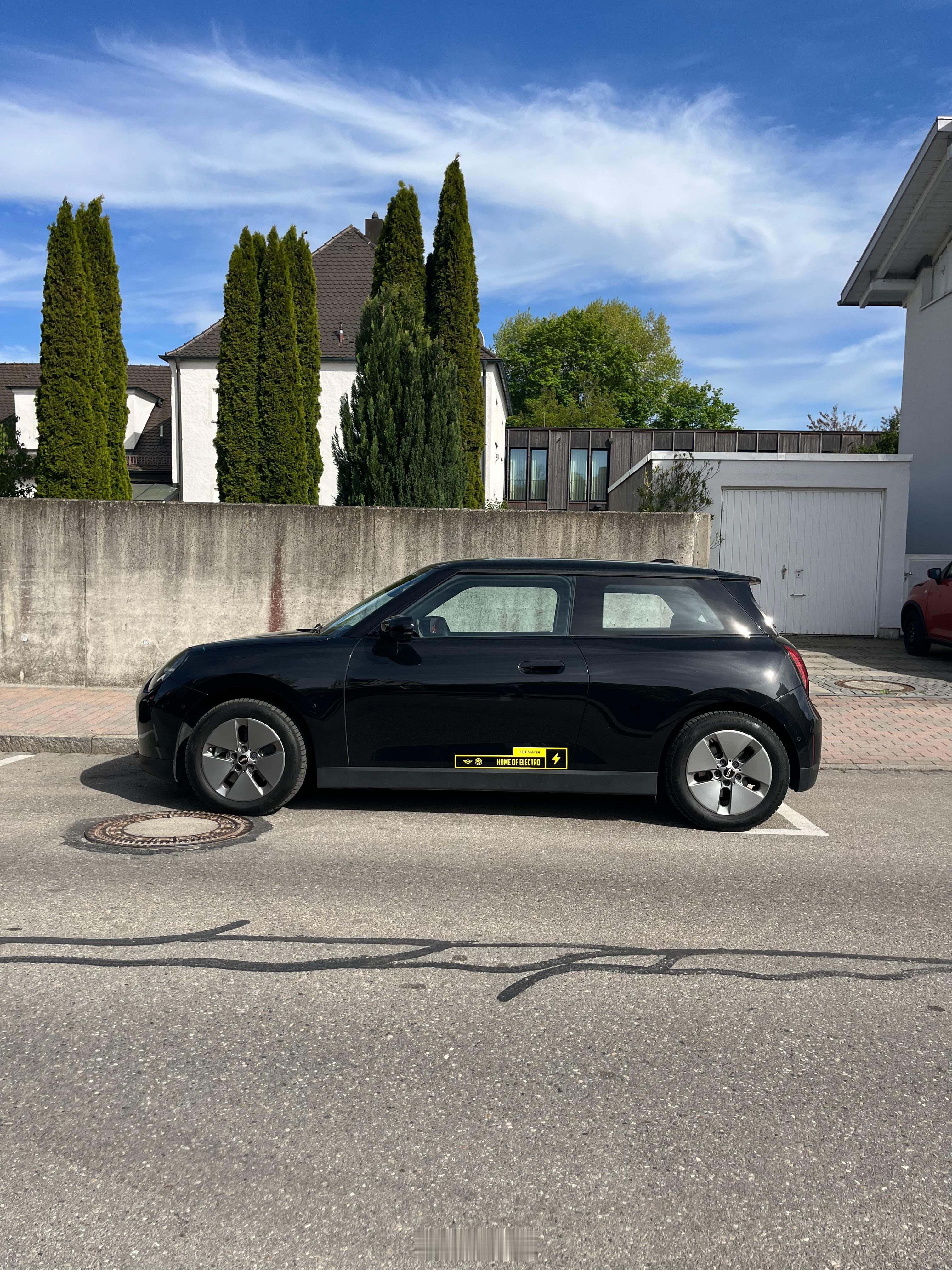 市区用单踏板开了几段路，刹停和iX3没法比，扭矩过零做得不错，加减速还是很容易控