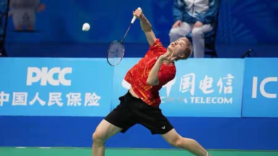 石宇奇不战而胜晋级8强，原因是对手刘海超赛前退赛，这对于石宇奇来说是个好消息，又