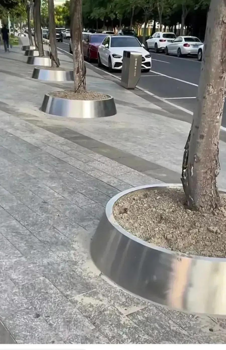 近日，备受关注的，杭州绿化安装不锈钢项圈受到大家的广泛热议，一夜之间，拆除的干干