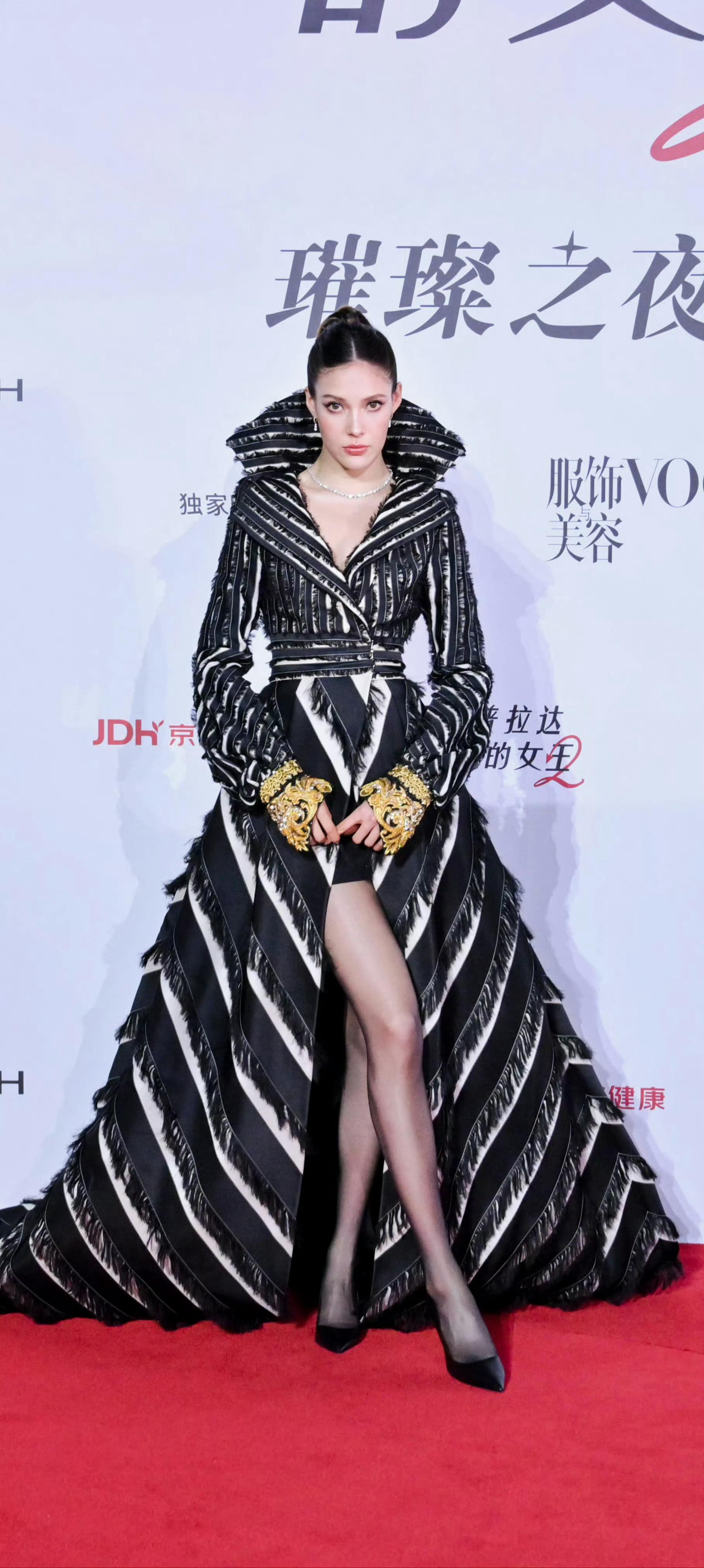 谷爱凌 x 黑丝美腿