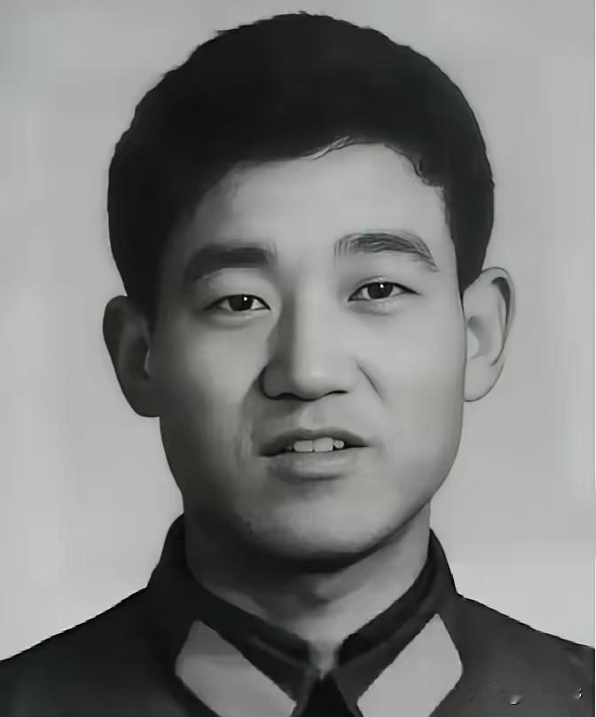 老山一等功臣郑现勇，河南周口人，1972年入伍，先后服役于50军149师、原武汉