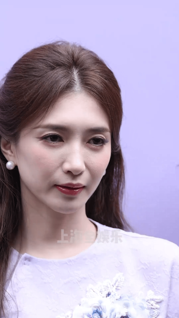 嗯？这是江疏影
这已经算是医美女明星里最好的了
只是辨识度下降了点
不影响还能看