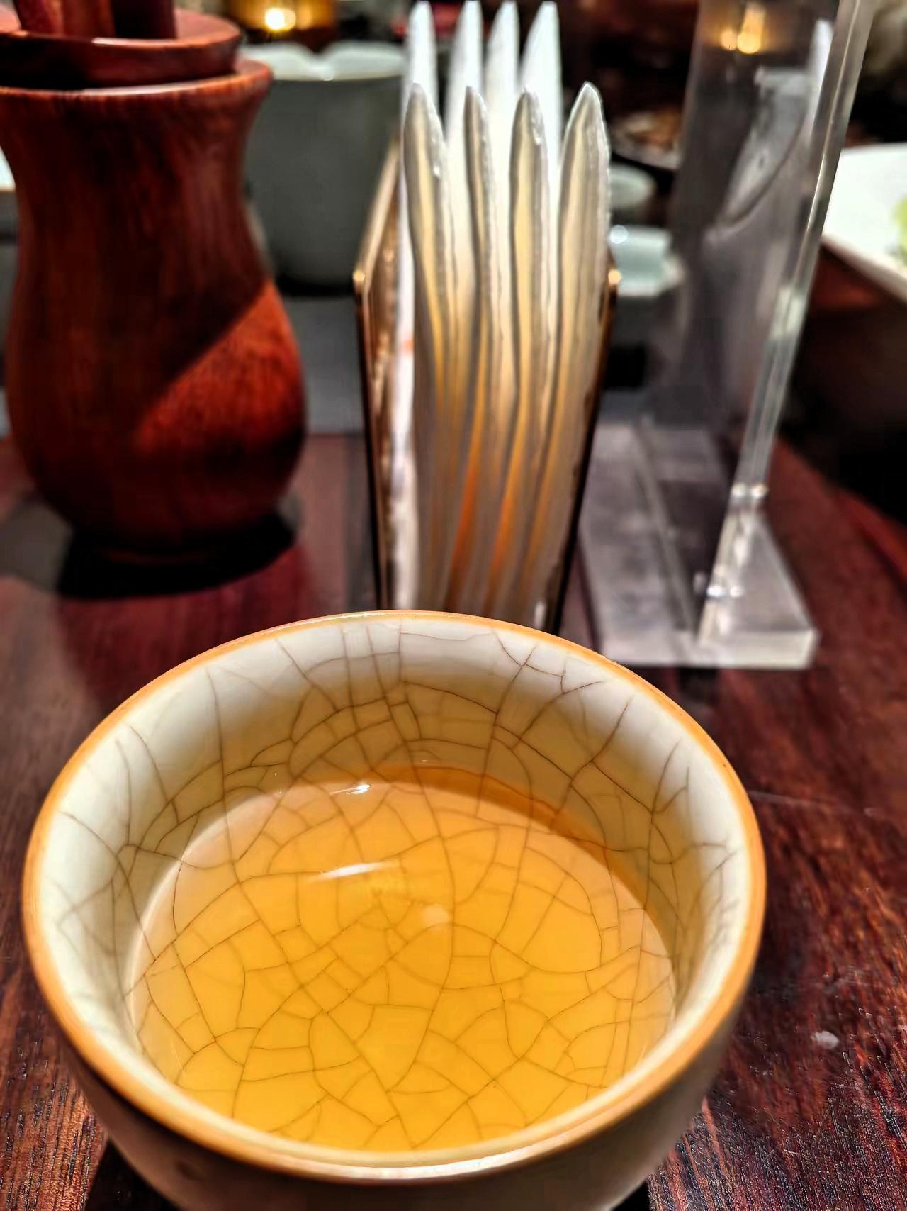 早餐在酒店里吃饭，碰到朋友一起聊天，说起来，对任何做产业的人，我都是支持的。深耕