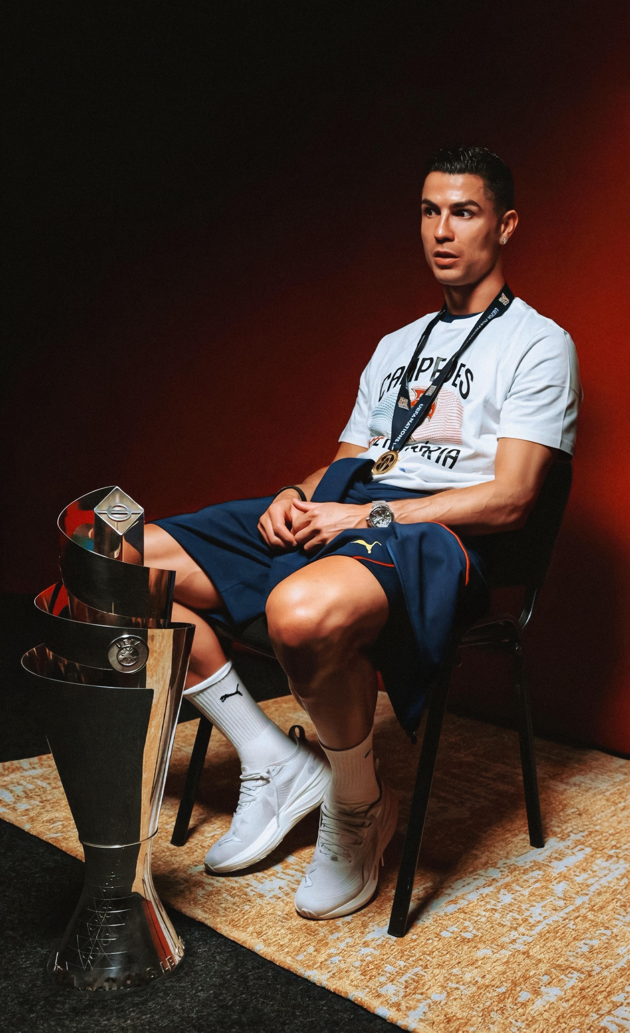 C罗C罗日常 🛑 C罗目前还在马德里疗养，同时葡萄牙国家队征召了效力于萨迪奥•