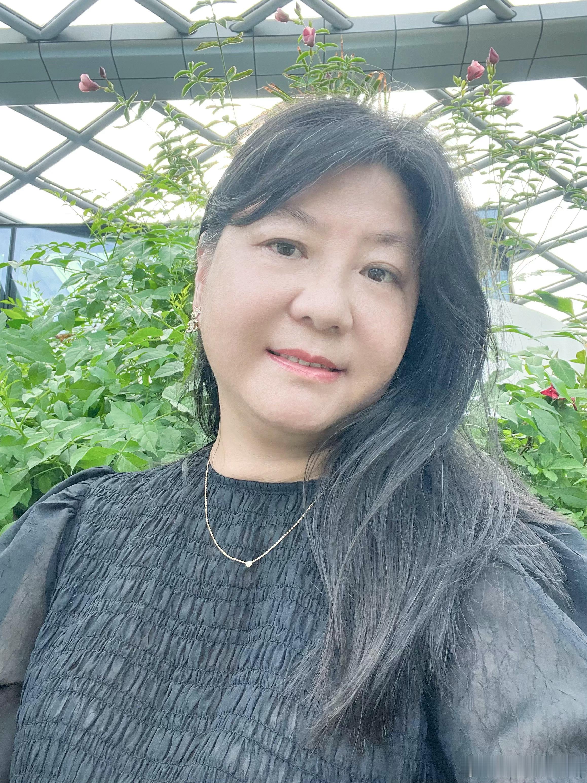敏儿Jessyy纯天然的美貌！广州天环。自拍时尚苹果原相机